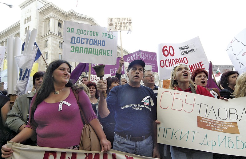 Даскалите спряха с протестите