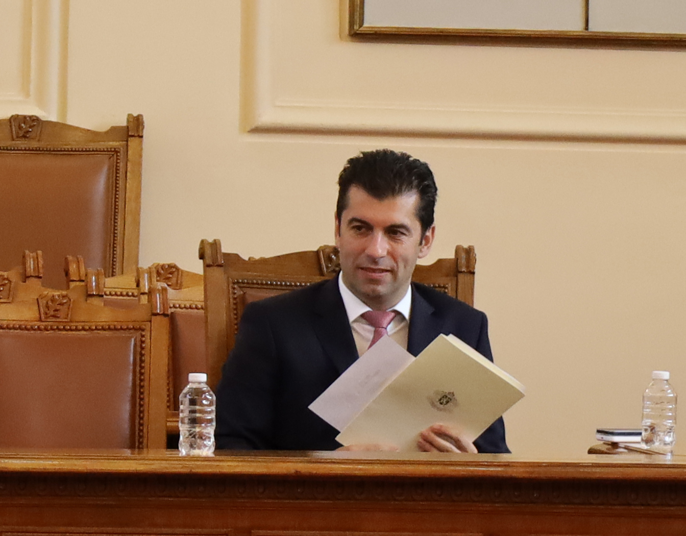 Парламент Кирил Петков