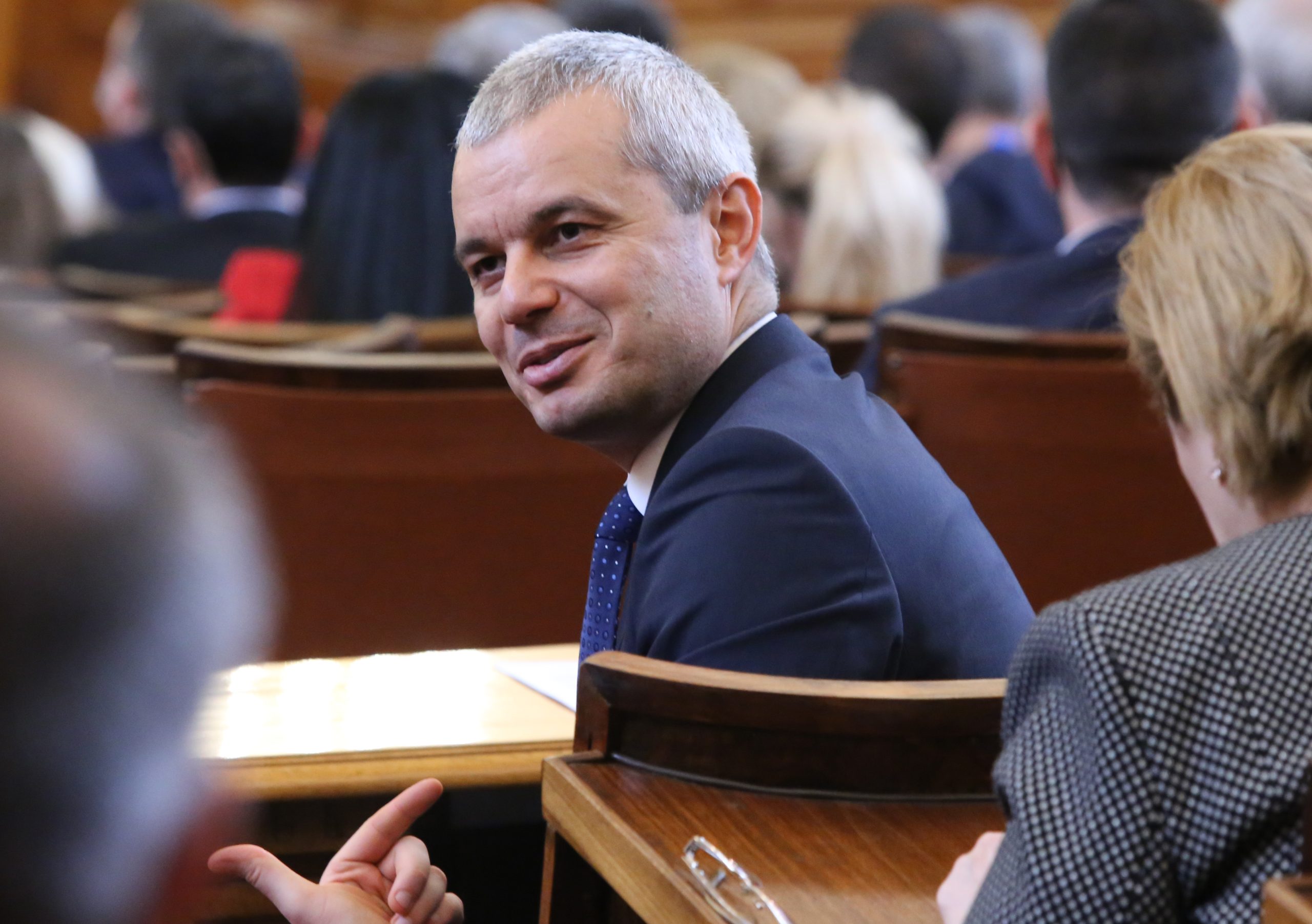 Парламент Костадин Костадинов