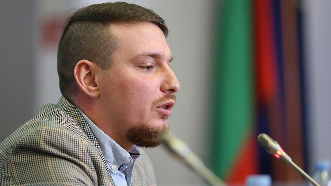 Адриан Николов
