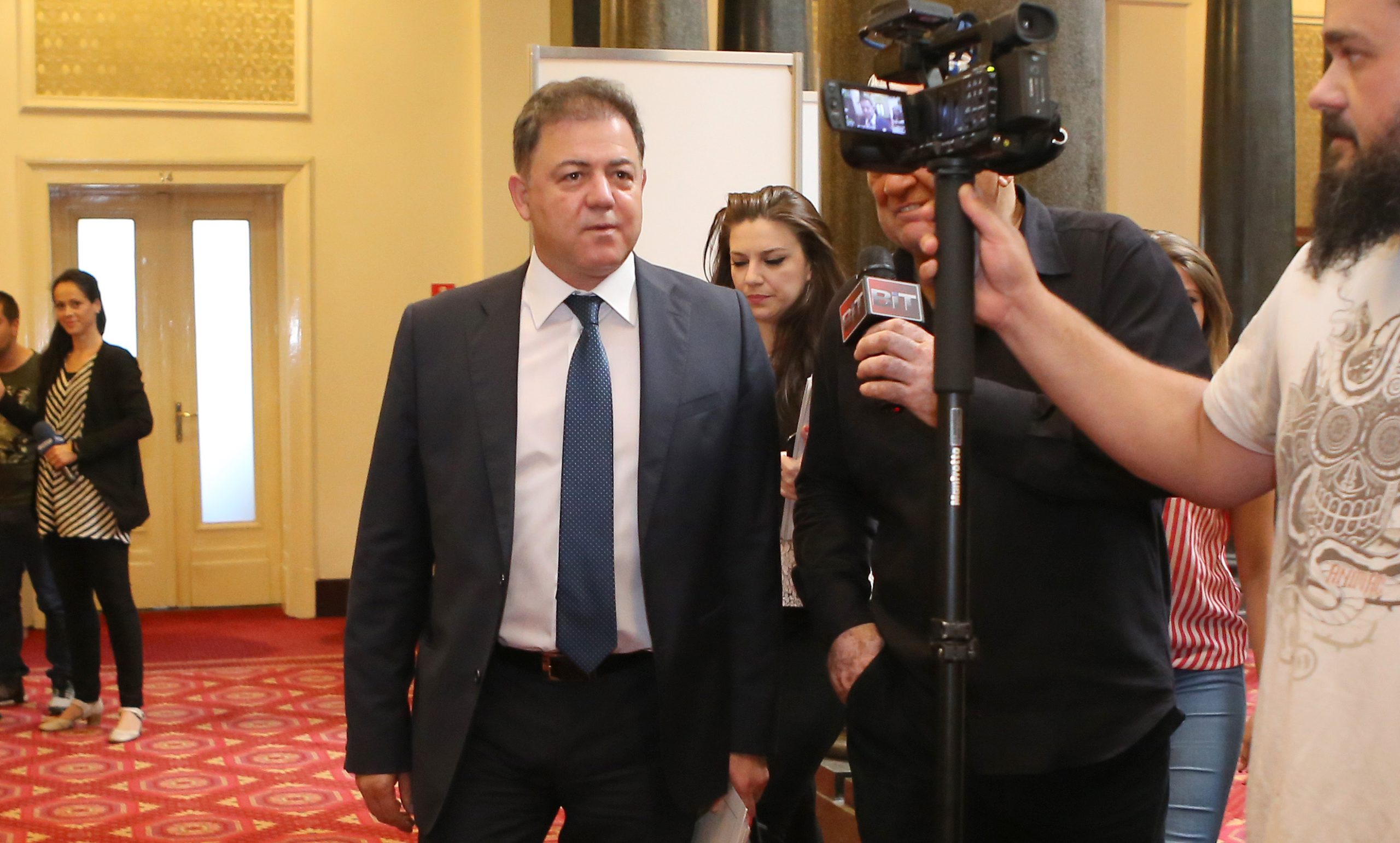 Парламент Николай Ненчев