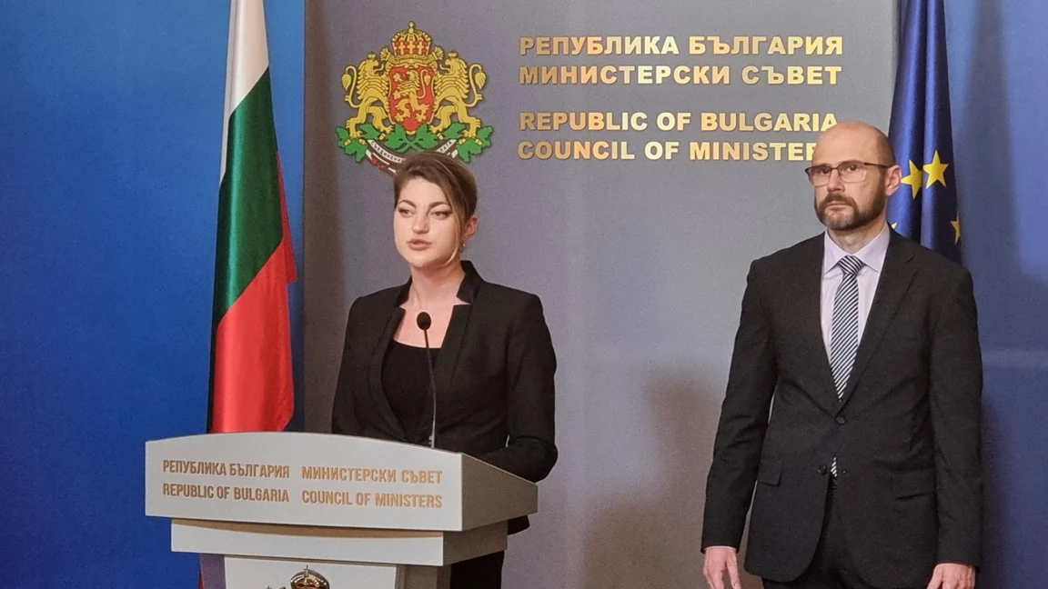 Служебният заместник министър-председател Мария Недина и служебният министър на правосъдието Андрей Янкулов