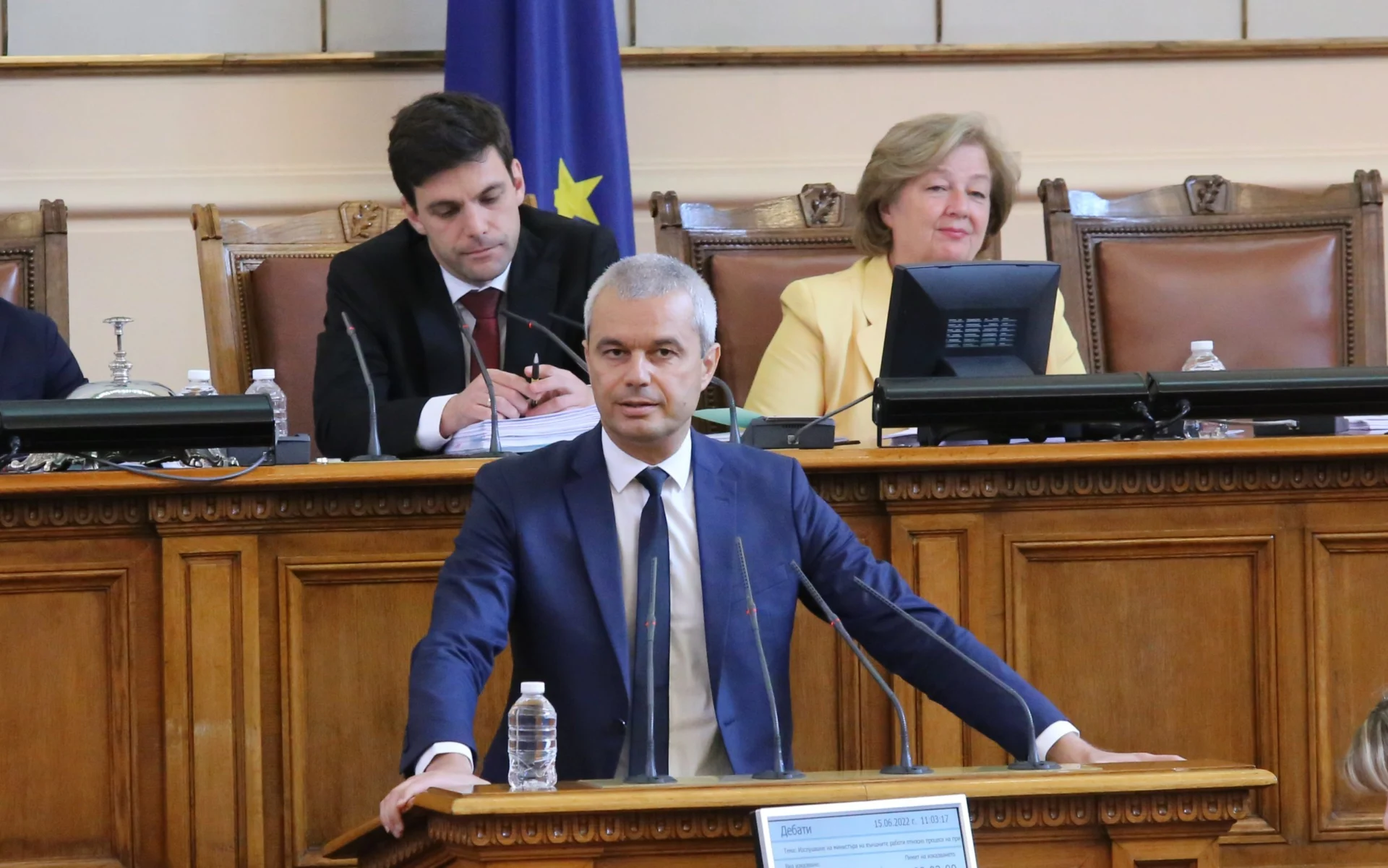 Парламент Костадин Костадинов