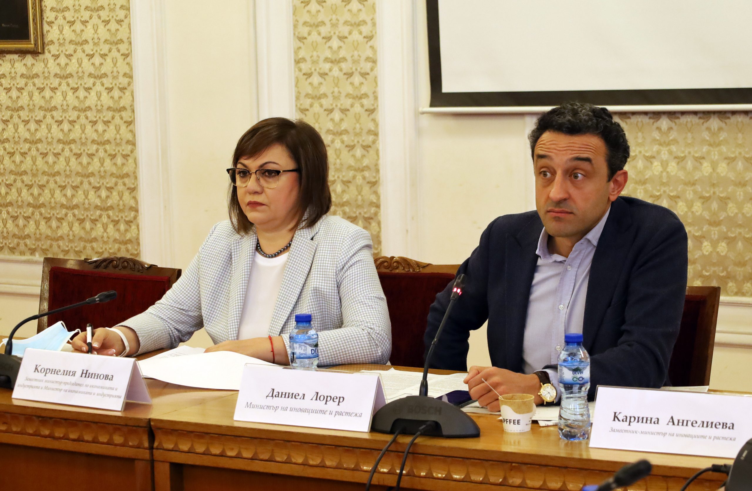 Парламент комисия по икономическа политика Корнелия Нинова Даниел Лорер