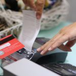 Дебитна карта плащане касов апарат