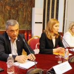 министърът на туризма Николина Ангелкова откри първата работна среща с брашна днес. На нея присъстваха вицепремиерът Валери Симеонов и заместник-министърът на туризма Ирена Георгиева