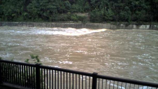 придошла река