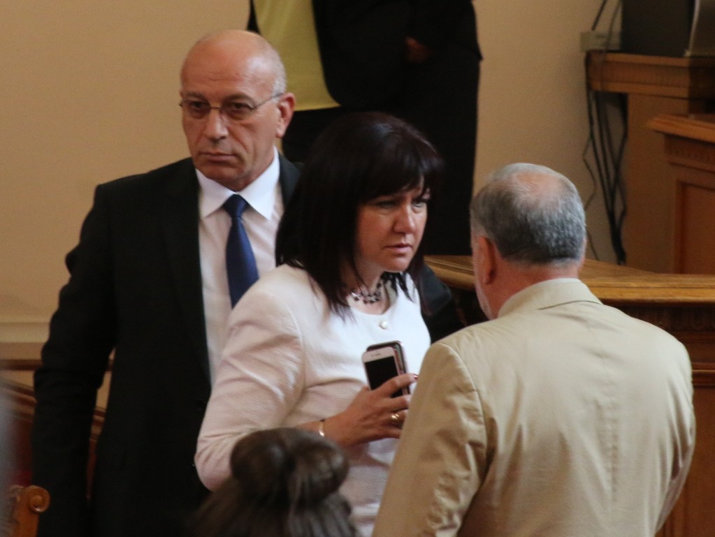 Парламент оставка Емил Христов