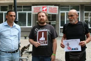 Протест пред БНТ срещу избора на Кошлуков