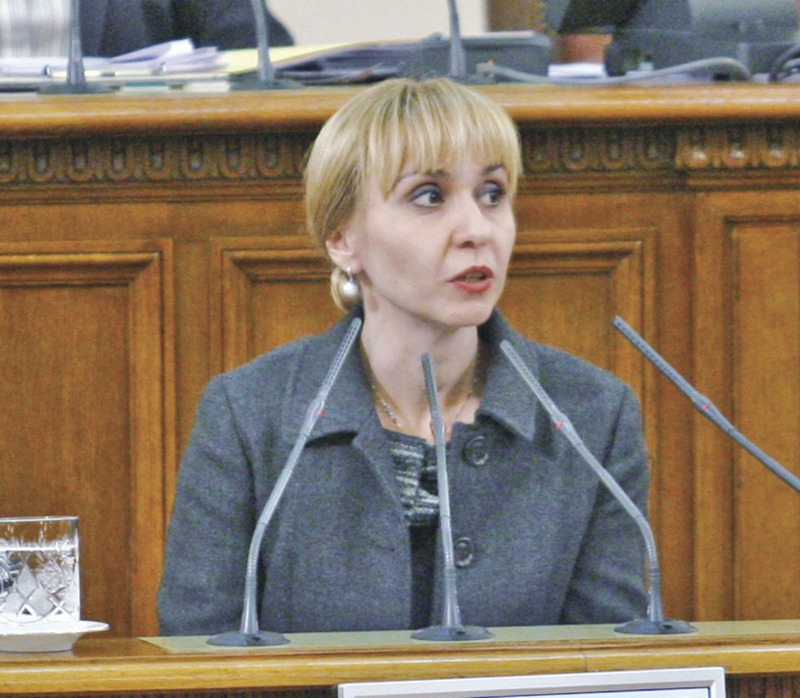 Министърът на правосъдието Диана Ковачева се оглежда за парламентарна подкрепа за промените в съдебния закон.