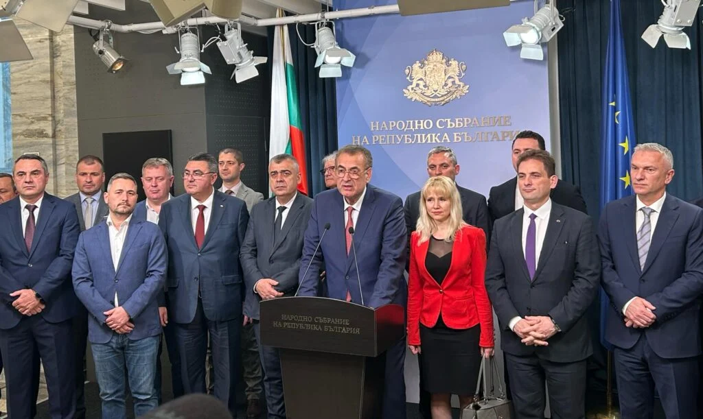От ДПС-ДПС отказват да преименуват групата си в Народното събрание