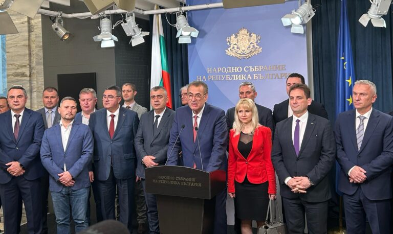 От ДПС-ДПС отказват да преименуват групата си в Народното събрание