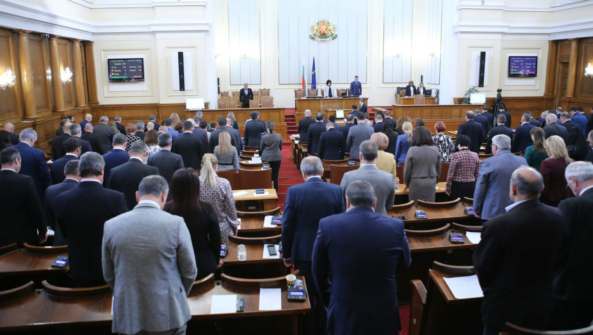 Парламент минута мълчание в памет на Стоянка Мутафова