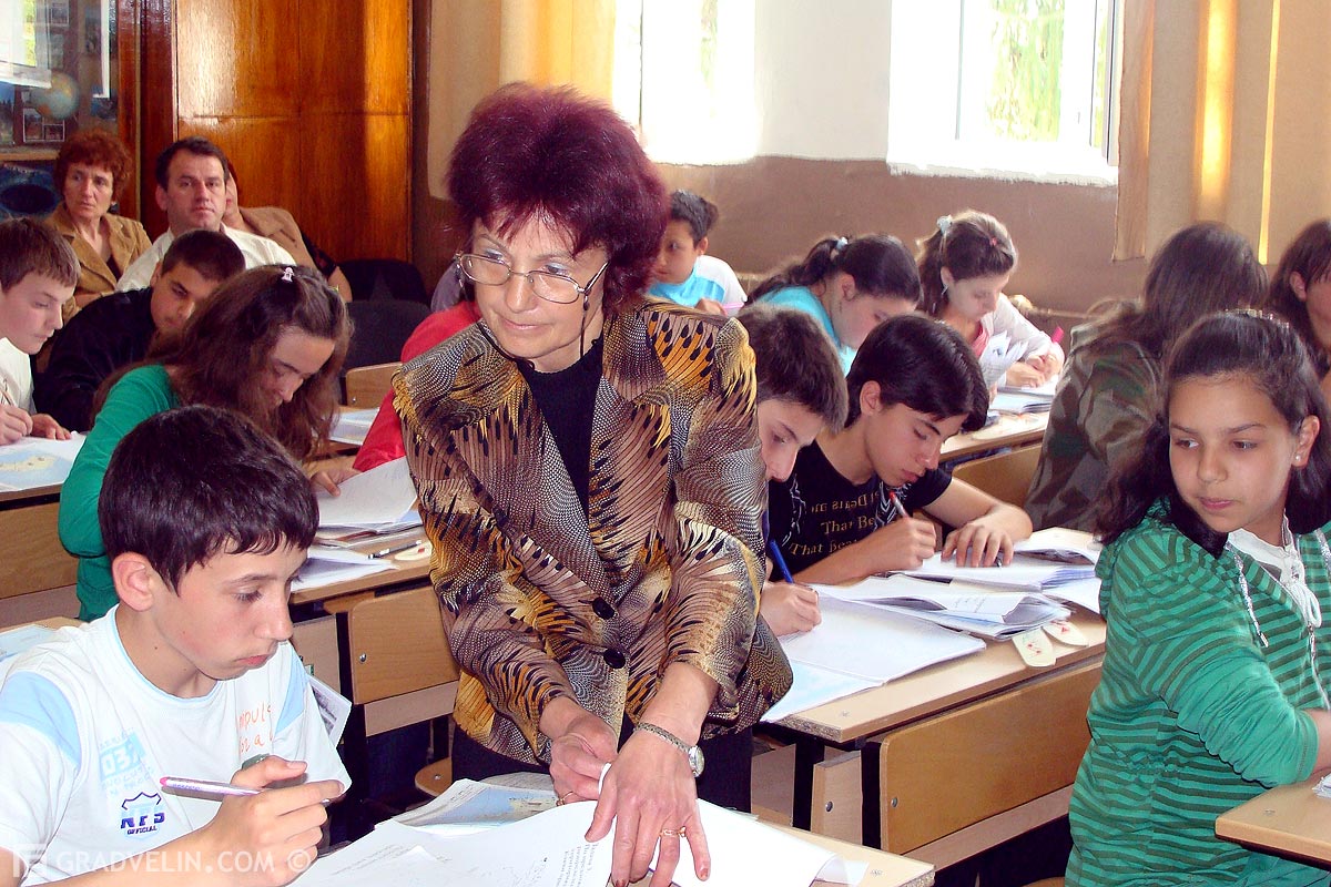 учители