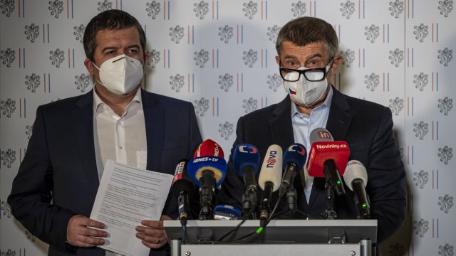 Изпълняващият длъжността външен министър на Чехия Ян Хамачек и премиерът Андрей Бабиш