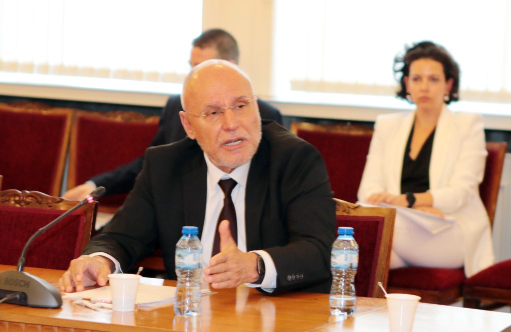Спекулира се с някакъв анализ за влизане в еврозоната 4 Парламент комисия Магнитски изслушване на Димитър Радев