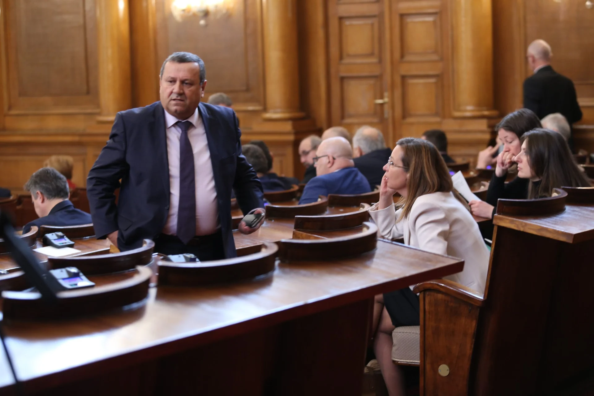 Парламент Хасан Адемов