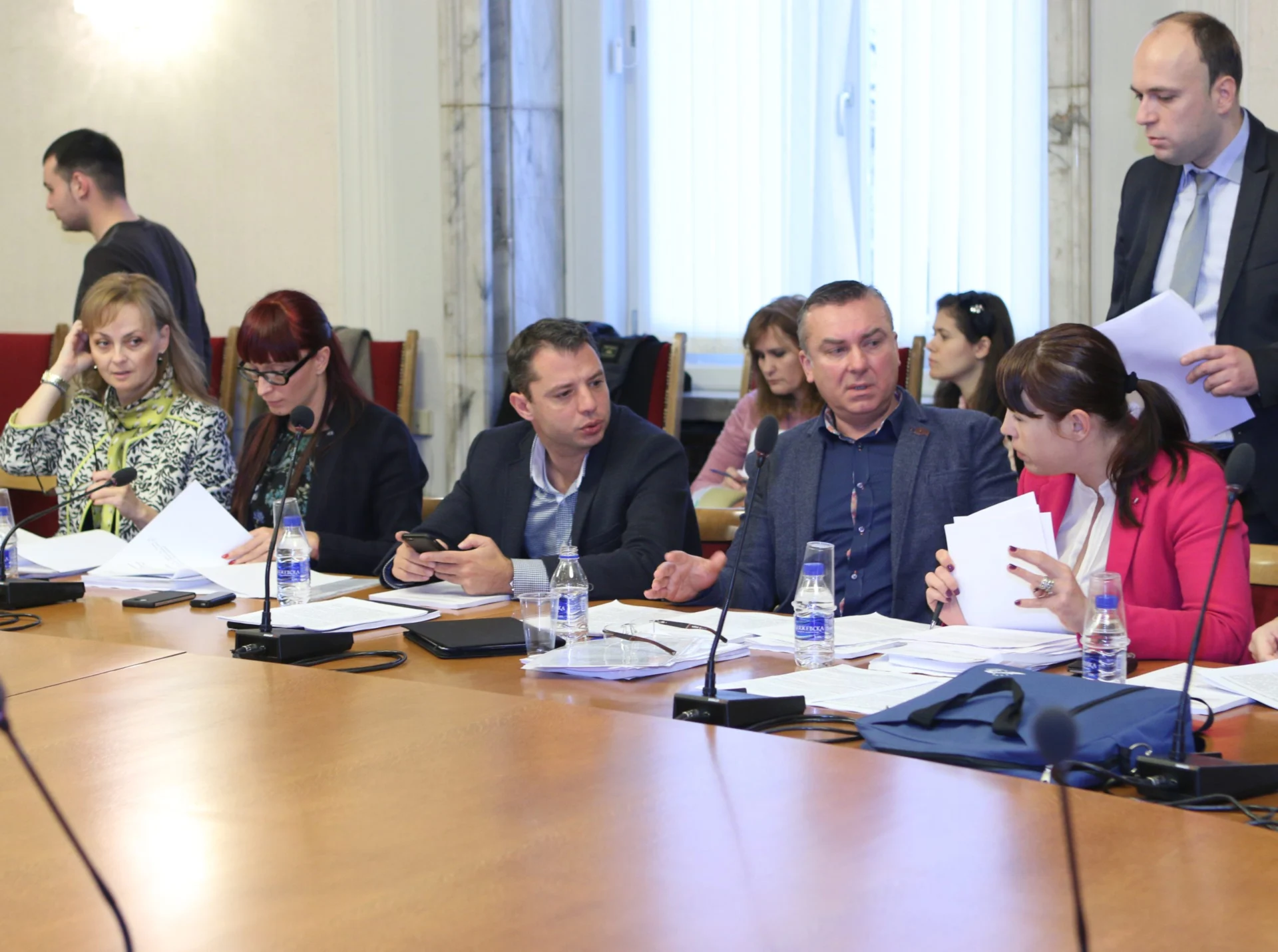 Парламент комисия по икономическа политика застрахователи застрахователен кодекс Поли Карастоянова Делян Добрев