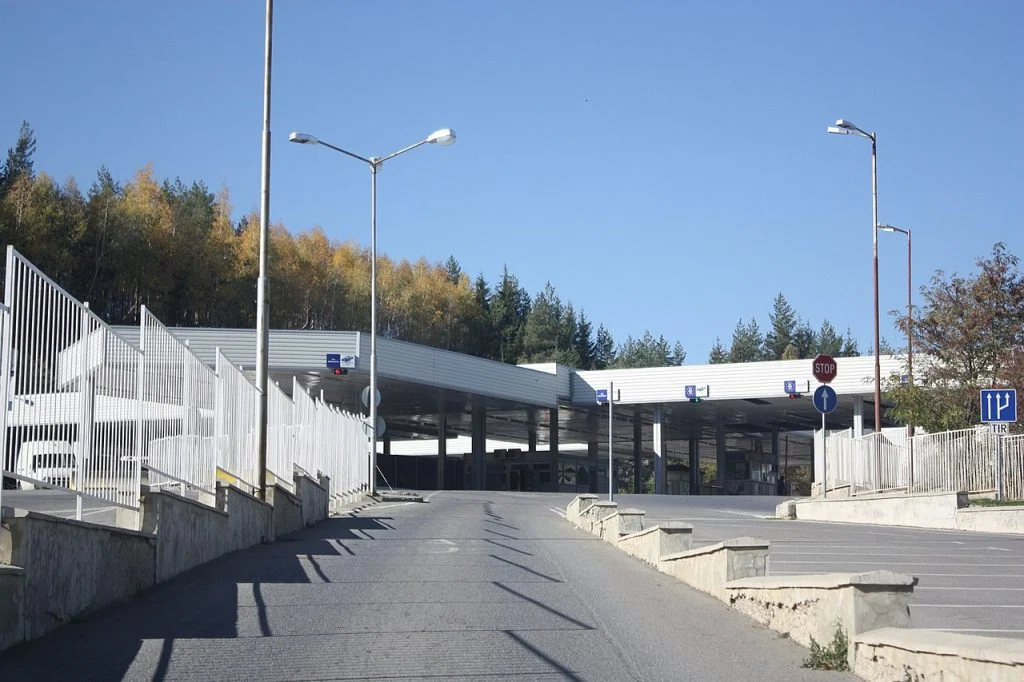 Спипаха македонка с евро пояс около кръста 5 ГКПП Гюешево подход от България