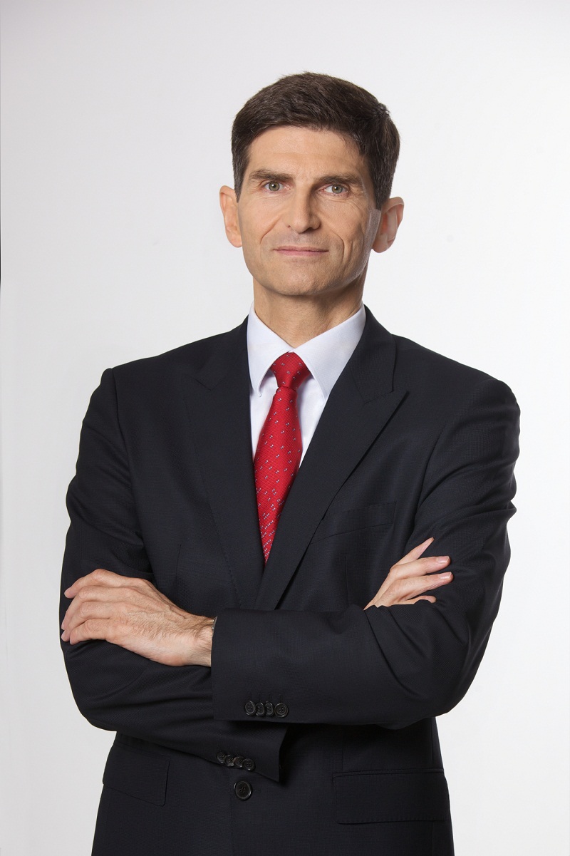 Райфайзенбанк - Оливер Рьогл