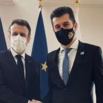 Президентът на Франция Еманюел Макрон (вляво) и министър-председателят на България Кирил Петков