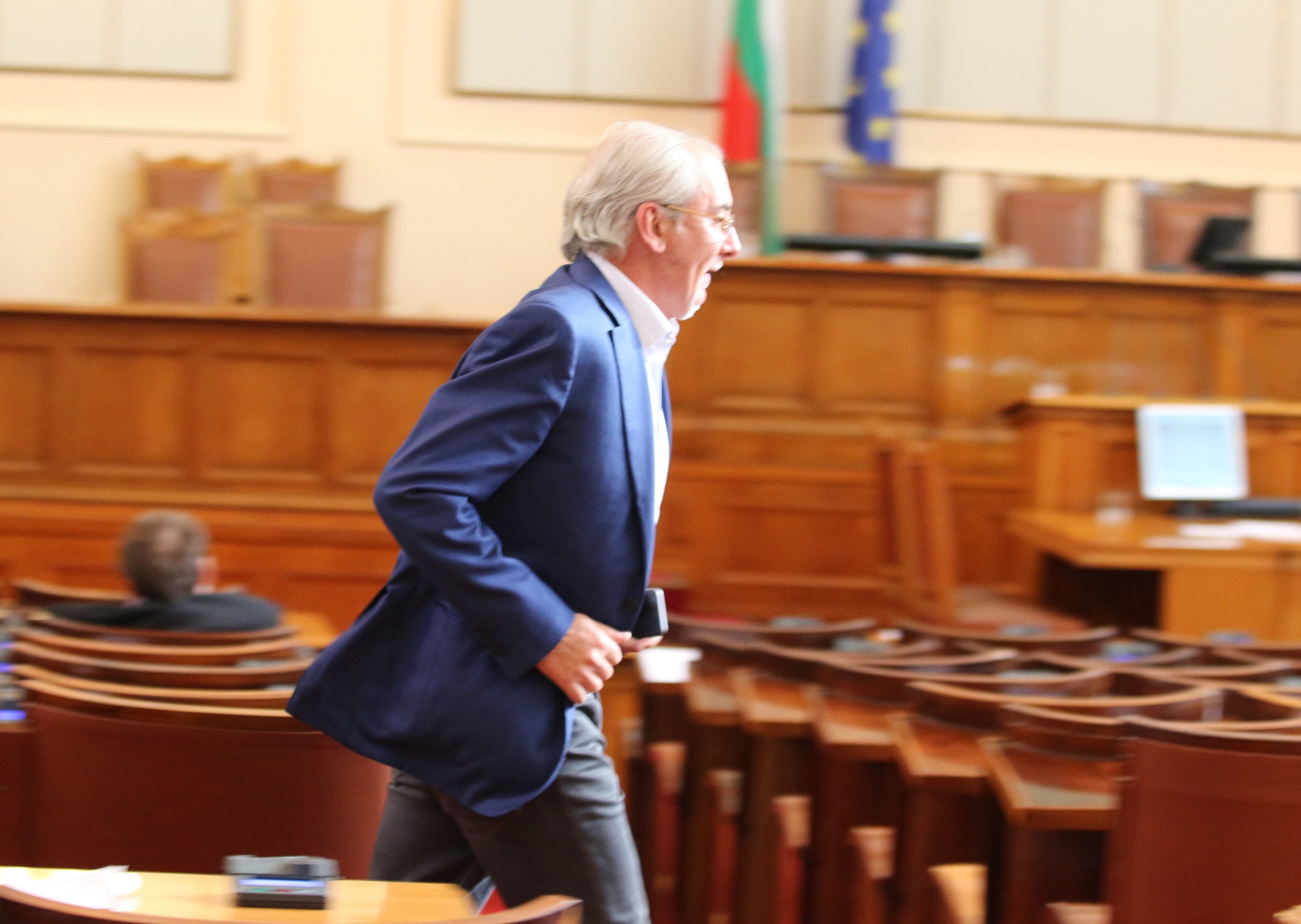 Парламент Лютви Местан