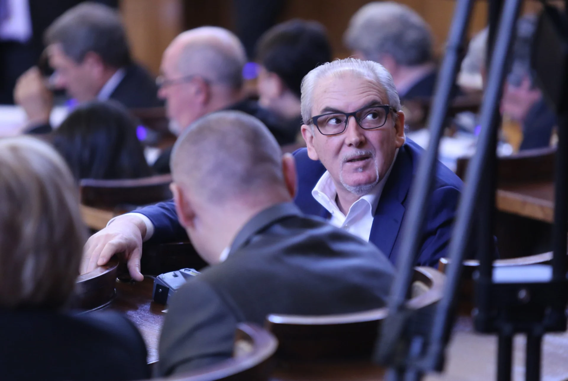 Парламент Лютви Местан