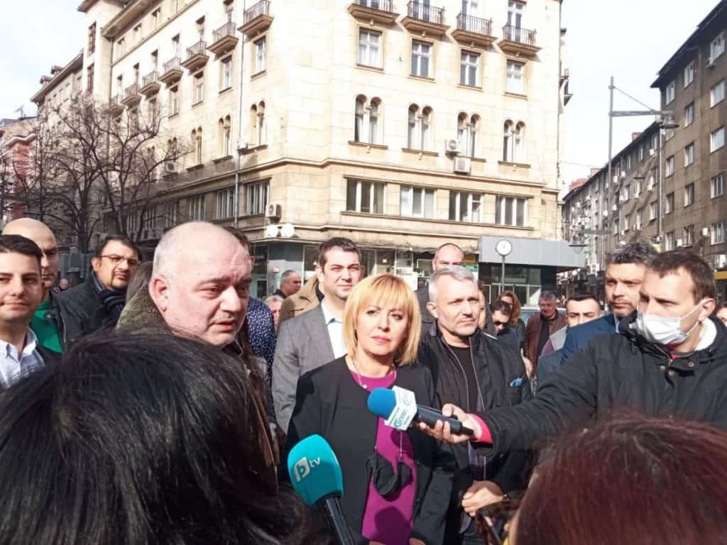 Мая Манолова