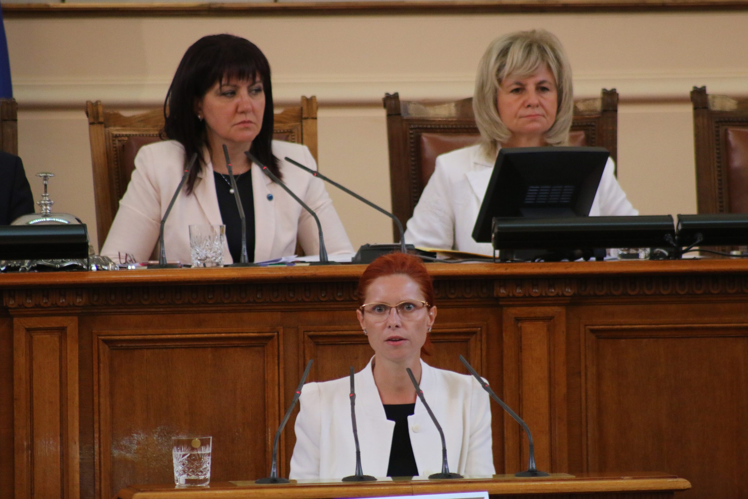 Парламент извънредно заседание Ралица Агайн