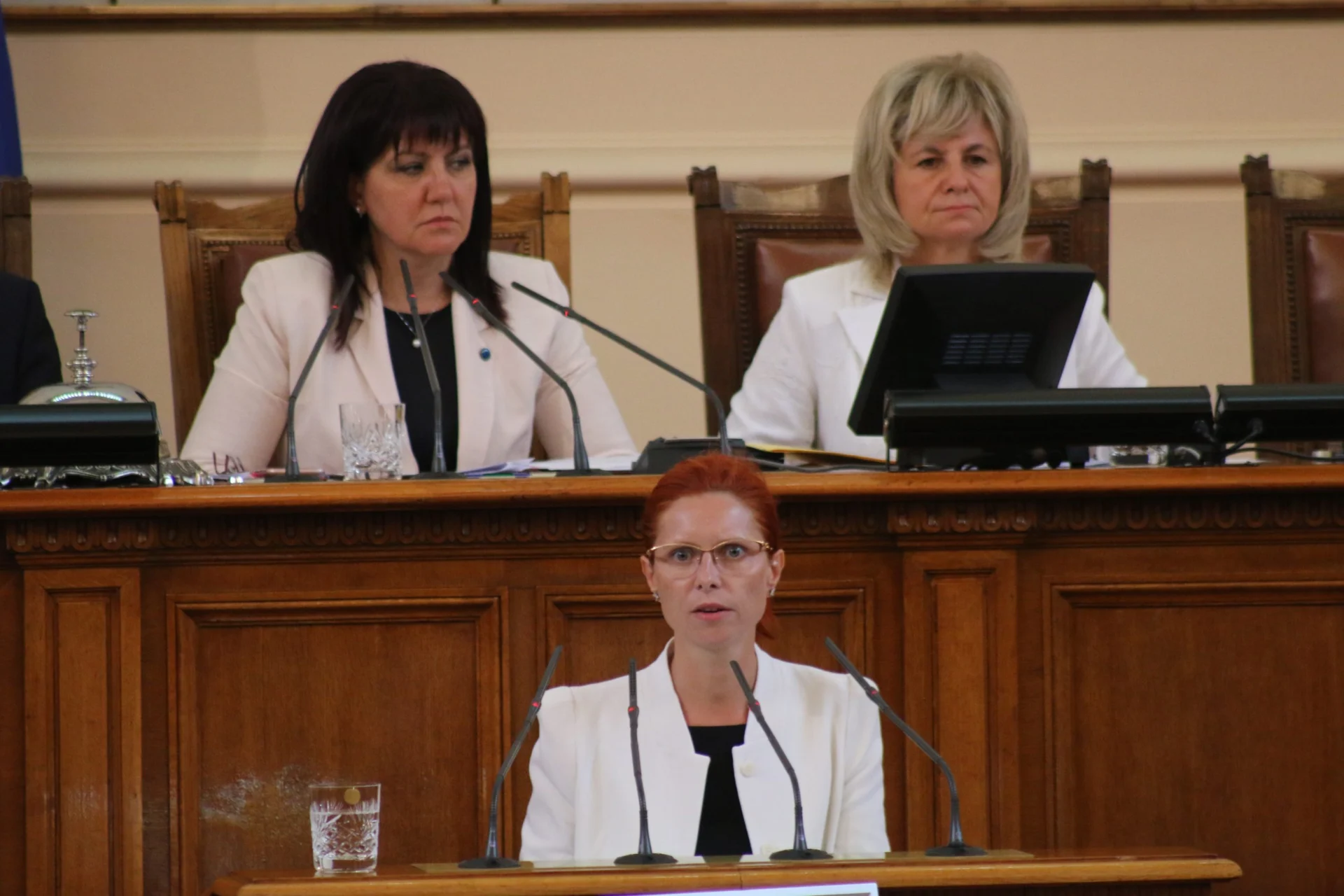 Парламент извънредно заседание Ралица Агайн