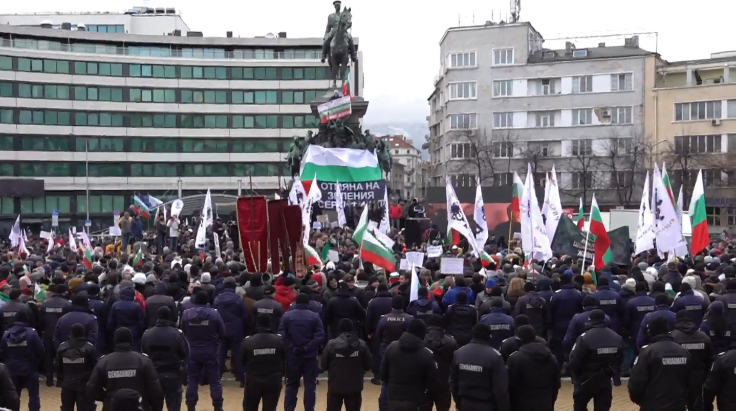Протест на "Възраждане" срещу зеления сертификат