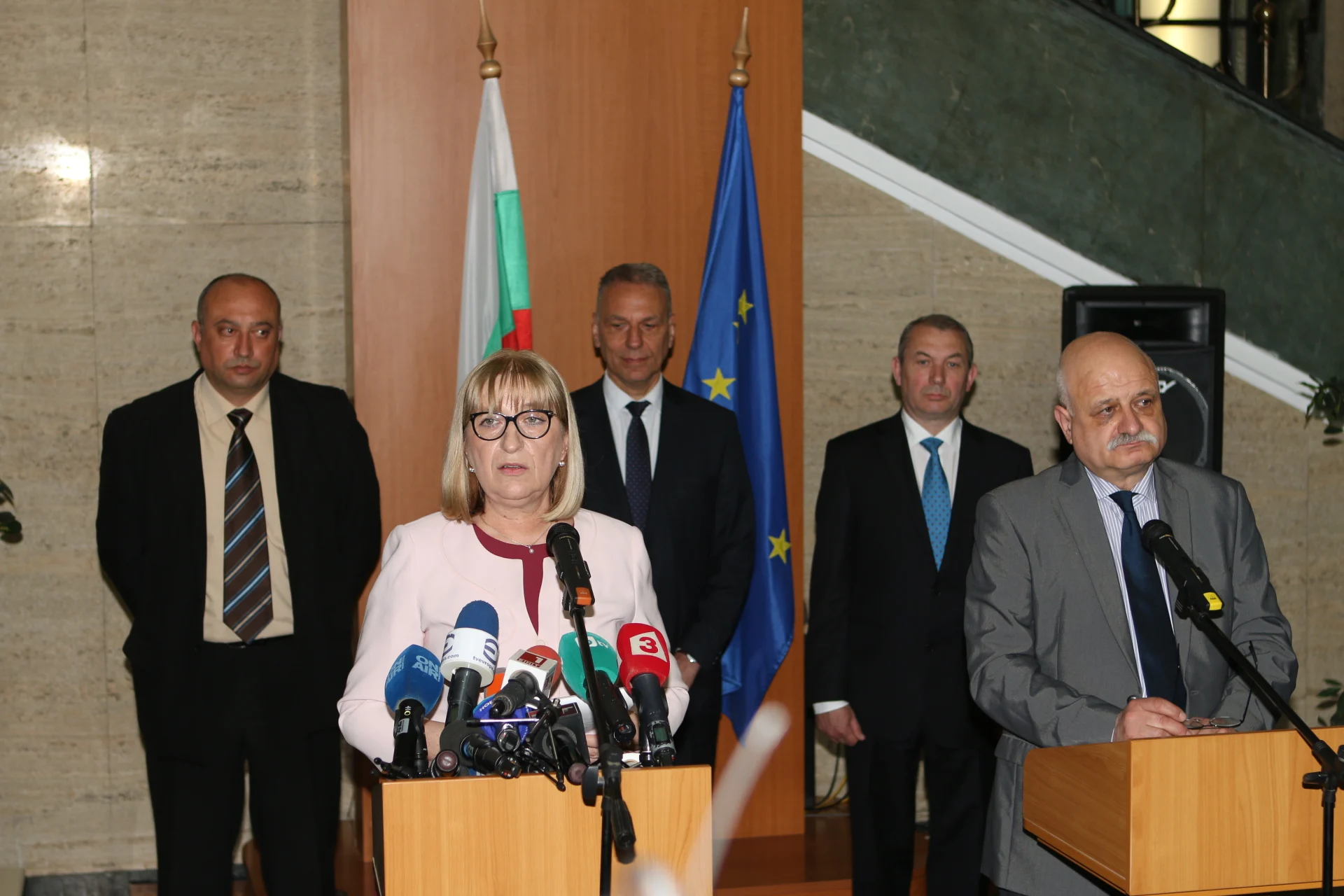 Министерство на правосъдието пресконференция Цецка Цачева