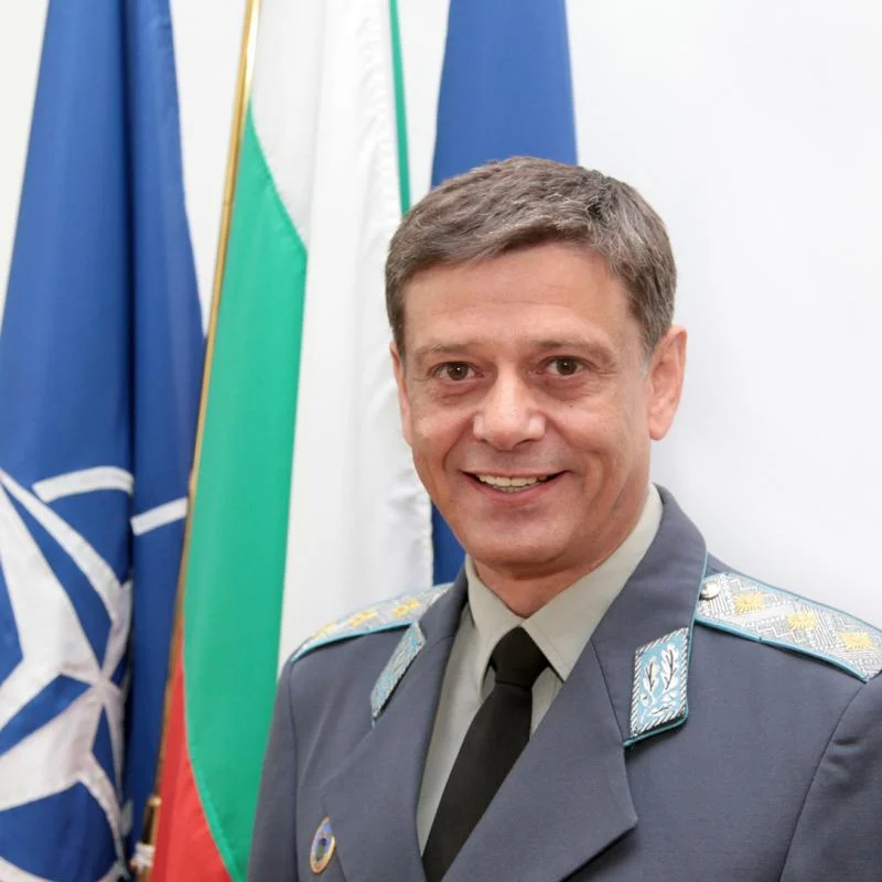 константин попов