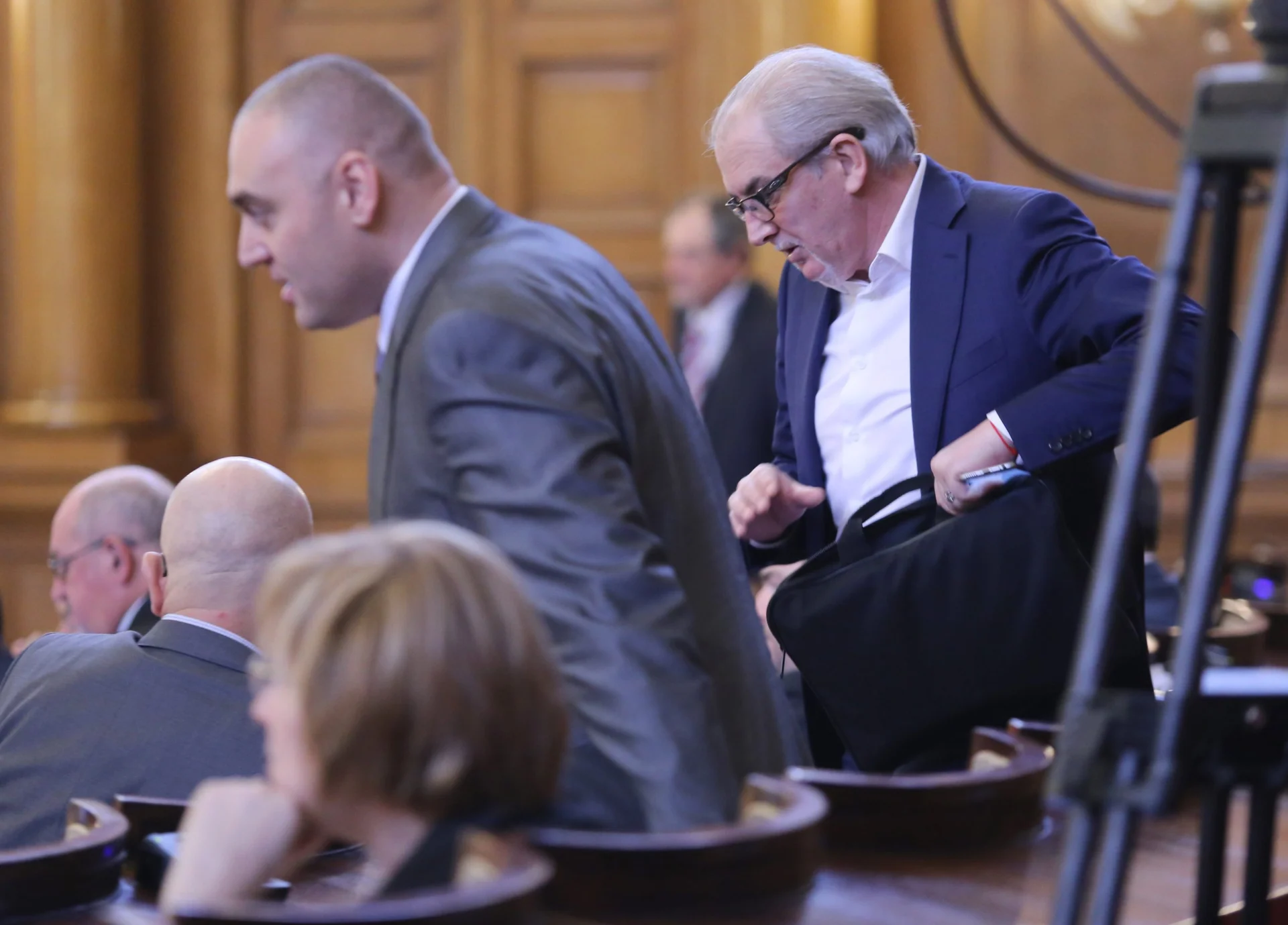 Парламент Лютви Местан