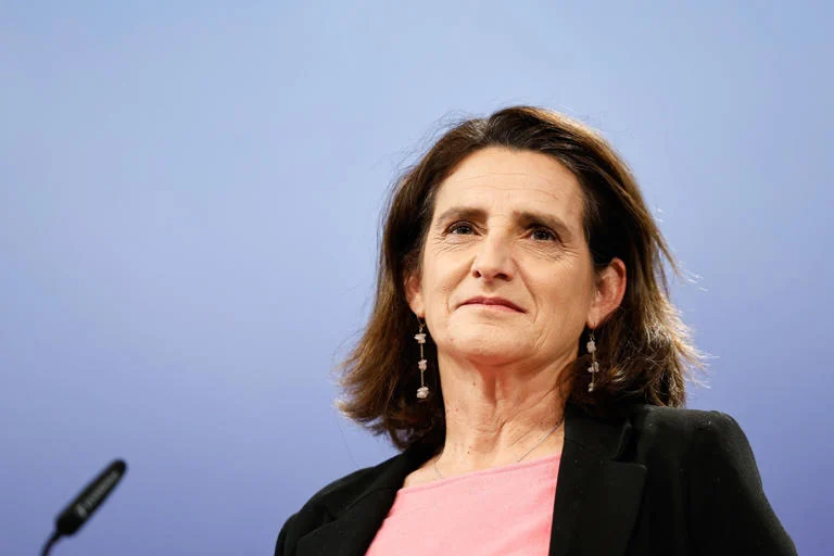 Еврокомисар Тереса Рибера атакува призивите за разхлабване на правилата за сливания в ЕС