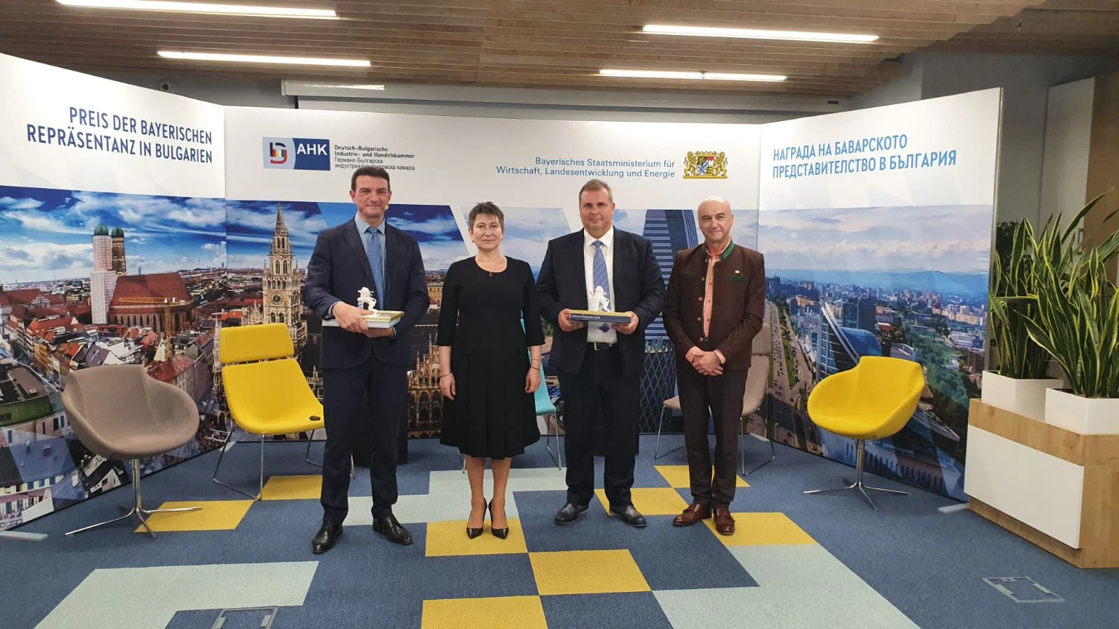 министърът на икономиката Даниела Везиева