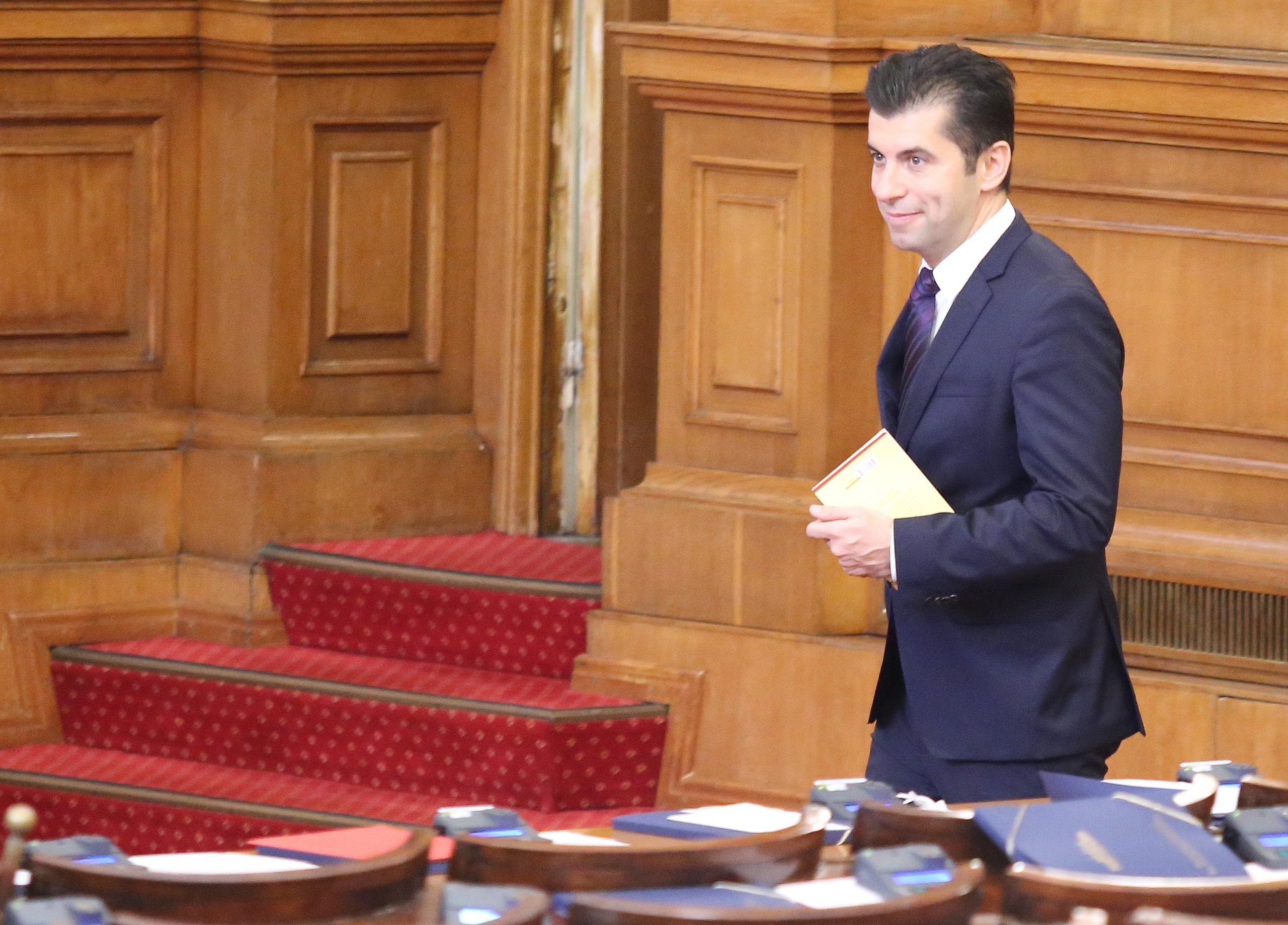 Парламент Кирил Петков