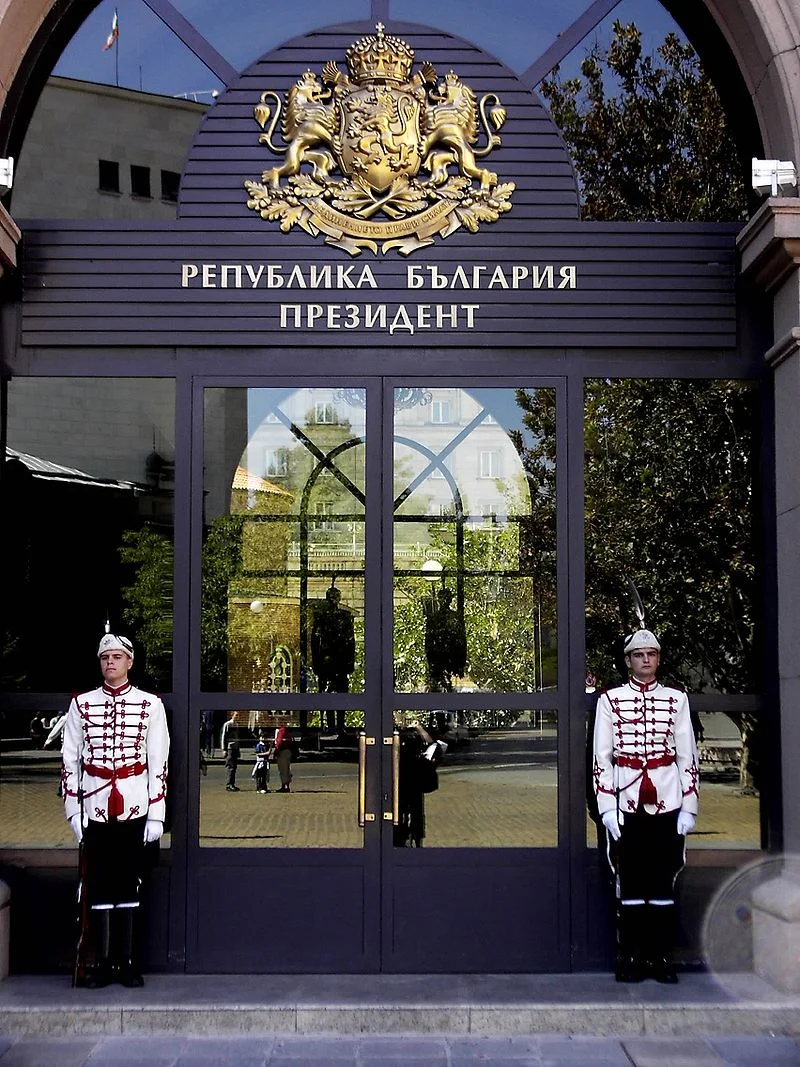 Централен вход и гвардейци на Президентството на Република България