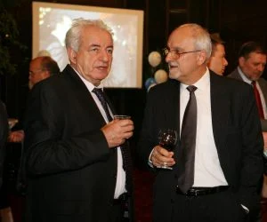 Награди Банкер на годината 2011 приз  Милети МладеновБорислав Стратев - управляващ дир. на Делойт България