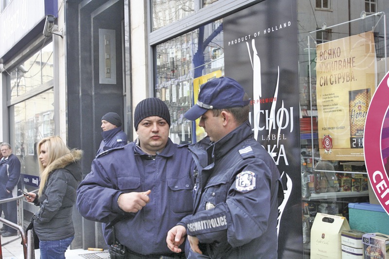 Полицаите ни твърде често не разпознават провокаторите в протестните шествия. Дали това е винаги случайно?
