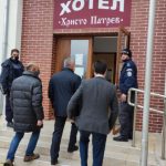 Министър Гълъб Донев посети оцелелите при вчерашния пожар в дом за възрастни хора в село Рояк