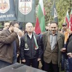 Волен Сидеров и Красимир Каракачанов обградиха съда в Пазарджик заедно със своите привърженици.