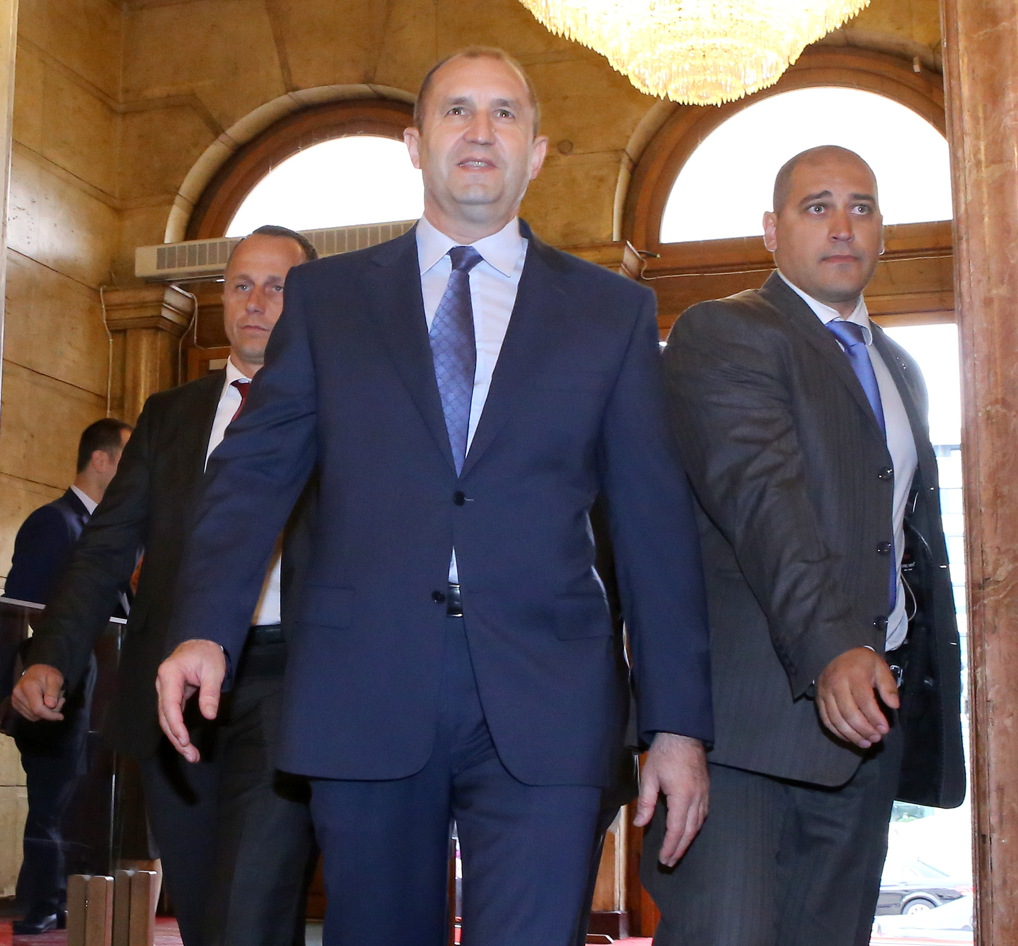 Парламент Румен Радев президент на Б-я