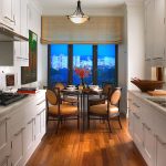 кухня с малка трапезария жилище имот апартамент