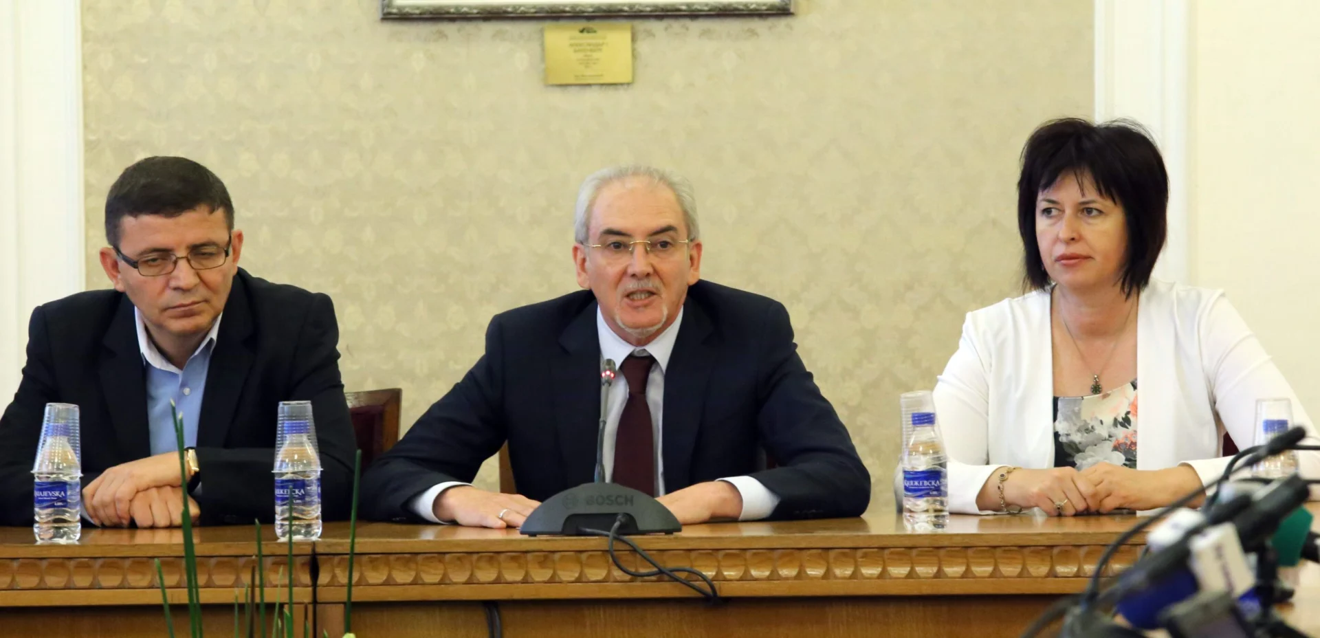 Парламент Пресконференция на Лютви Местан ДПС Рушен Риза