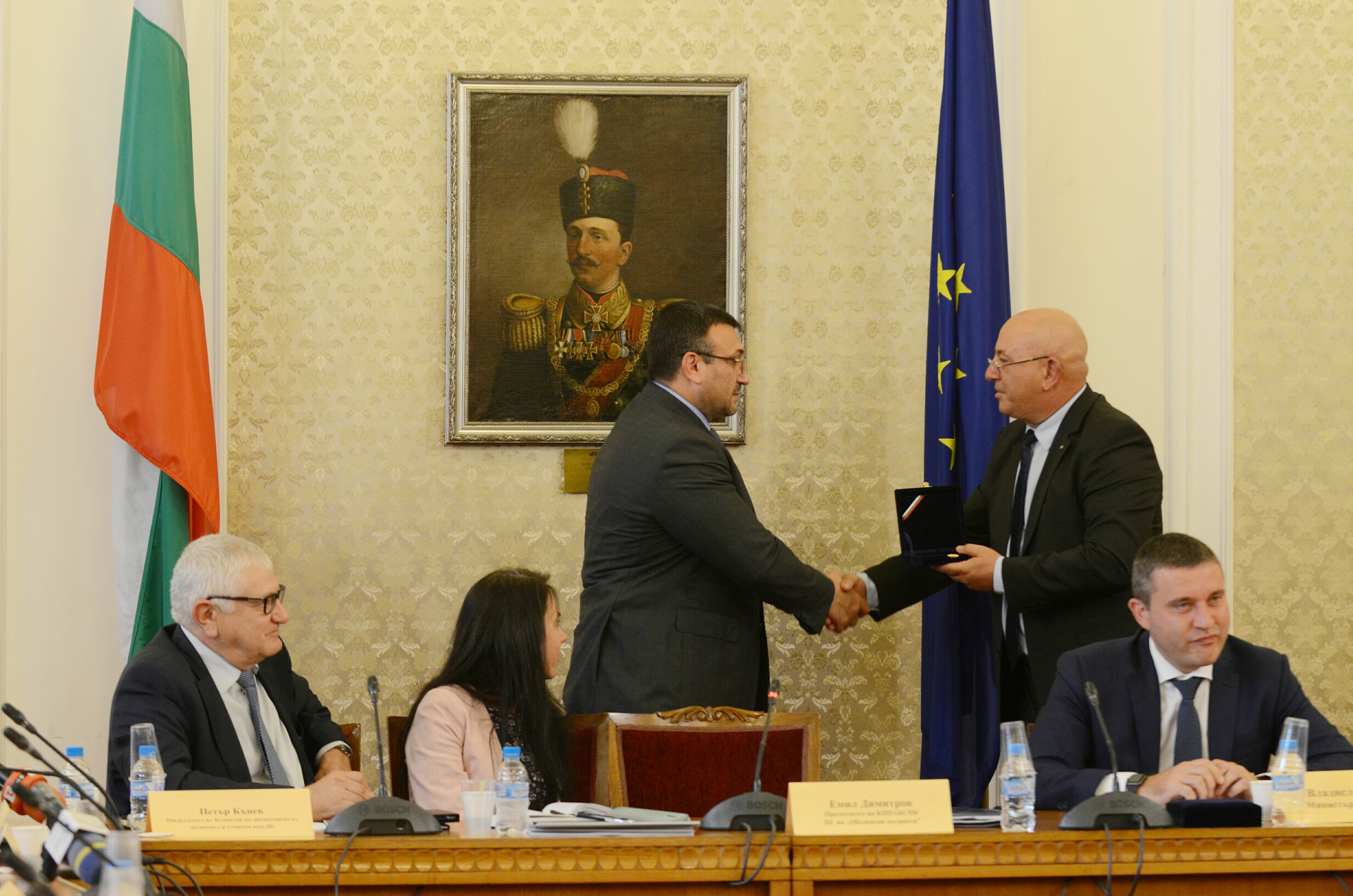 Парламент Комисия за наблюдение на приходните агенции и борба със сивата икономика и контрабандата