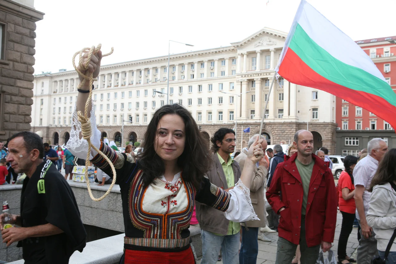 Радостен протест по случай оставката на Пламен Орешарски