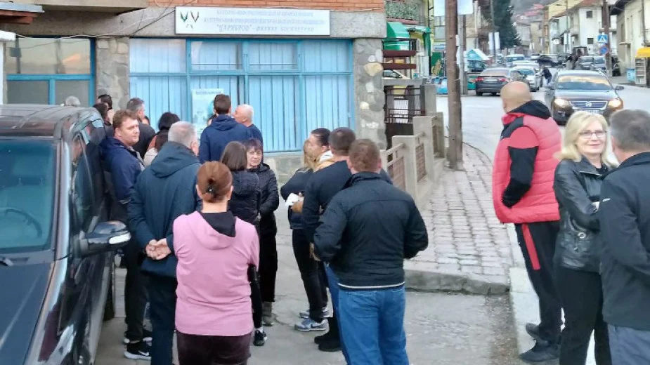 Опашка за гласуване в Босилеград.