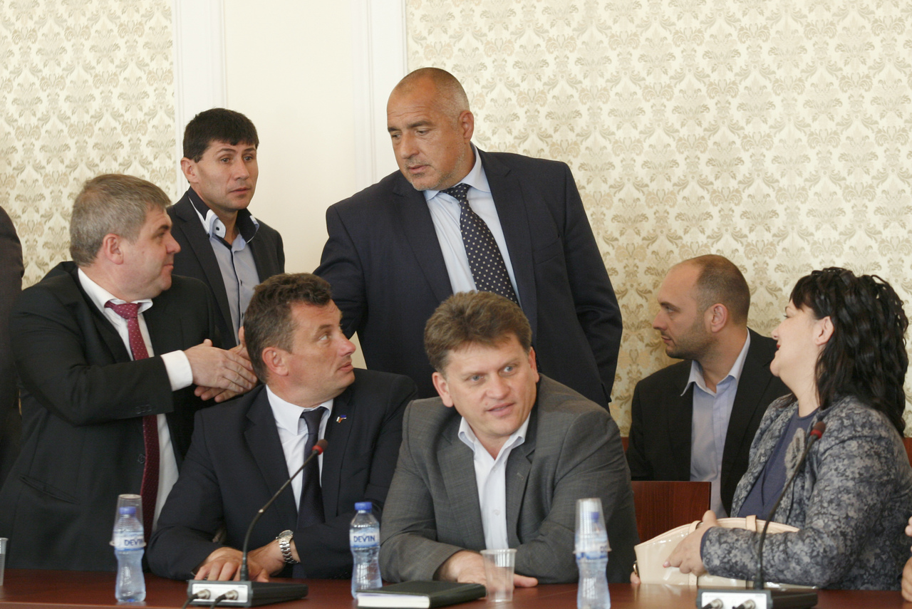 ПарламентПГ ГЕРБ се срещна с кметове от партията от цялата страна. Тема на срещата са проблемите в работата между местните власти и централната изпълнителна власт в Република България.Бойко Борисов