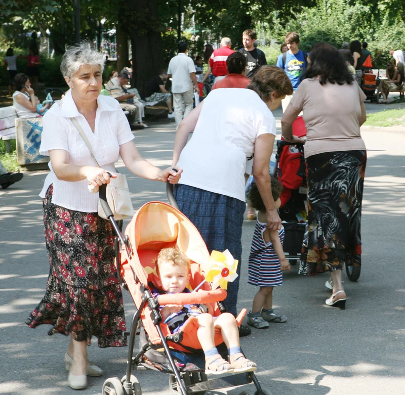 Работещите в България все по-трудно издържат увеличаващите се пенсионери.